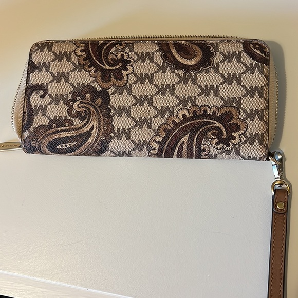 Michael Kors Jet Set Paisley Continental Zip Wallet - Picture 4 of 7